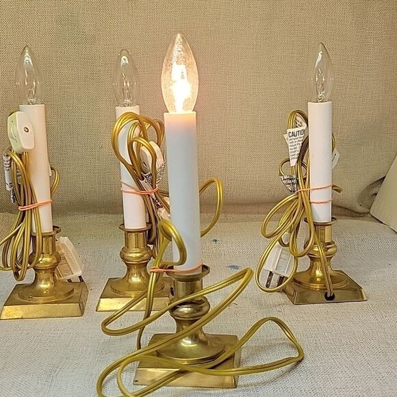 LOT OF 4 ELECTIC BRASS BASE 7” CANDELSTICKS WITH SWITCH AND BULBS. Set 2 - Picture 3 of 8
